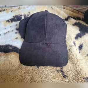 Aritzia Wilfred Free Velour Black Cap